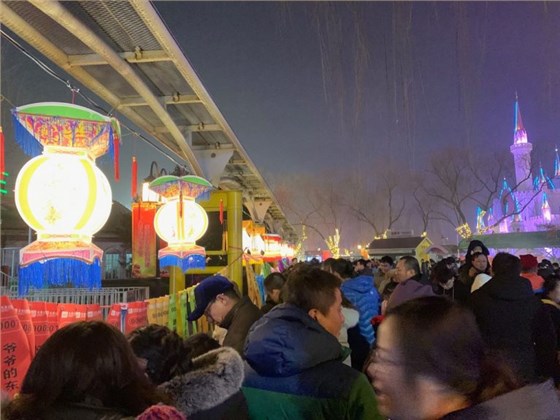 望千門如晝，嬉笑游冶