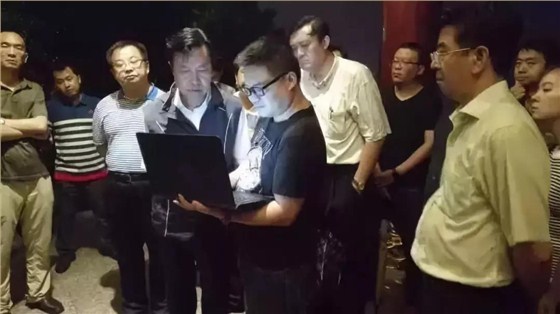 海南省委常委、三亞市委書記張琦帶隊(duì)，冒雨檢查城市夜景亮化工作